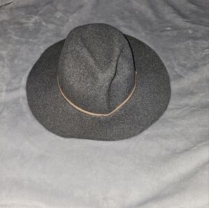 Gap - Gray Fedora w/ Tan or Camel Belt - Size S/M - Hat - 2010 Gap Logo
